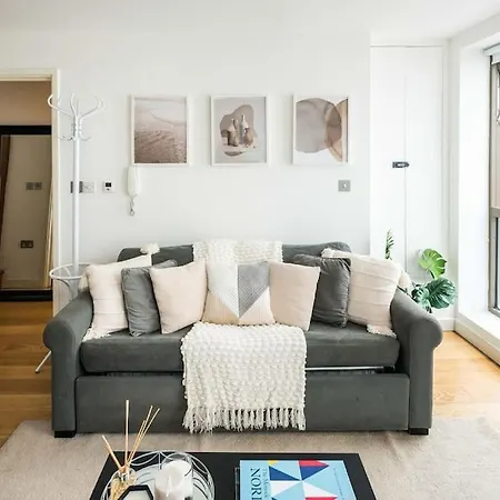 Prime Location Mews!-2
